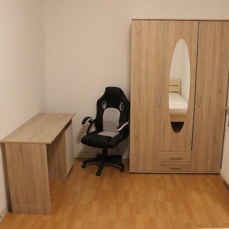 Zimmer Sucht Bewohner Duisburg Eksteriør billede
