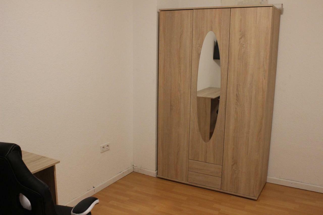 Zimmer Sucht Bewohner Duisburg Eksteriør billede
